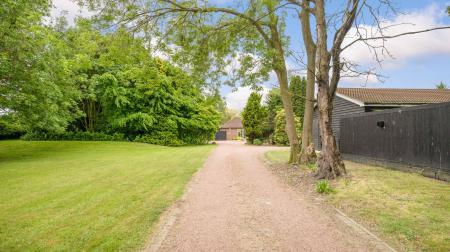 4 bedroom Detached bungalow for sale in Summer Gates Lane, Bratoft, PE24