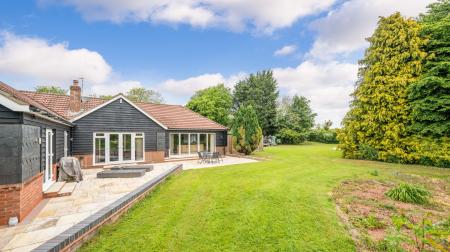 4 bedroom Detached bungalow for sale in Summer Gates Lane, Bratoft, PE24
