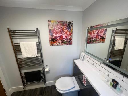 4 bedroom Detached bungalow for sale in Summer Gates Lane, Bratoft, PE24