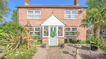 4 bedroom Detached house for sale in Sea Road, Anderby, PE24