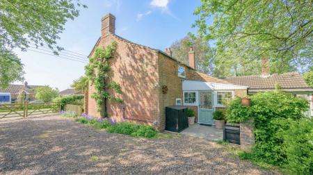 4 bedroom Detached house for sale in Sea Road, Anderby, PE24