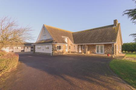 4 bedroom Detached house for sale in Addlethorpe, Skegness, PE24