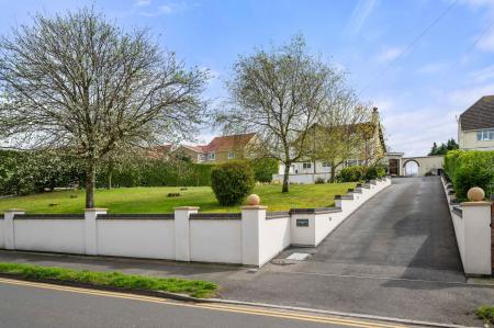 5 bedroom Detached house for sale in St. Andrews Drive, Skegness, PE25