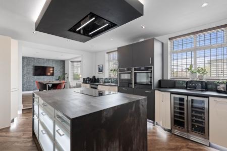 5 bedroom Detached house for sale in St. Andrews Drive, Skegness, PE25