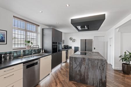 5 bedroom Detached house for sale in St. Andrews Drive, Skegness, PE25