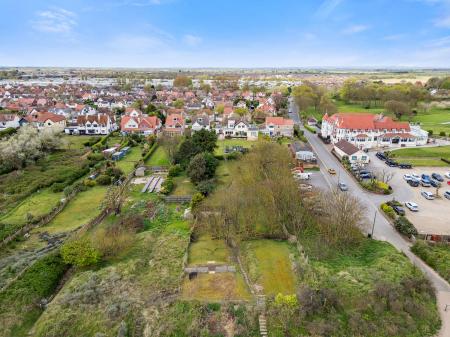 5 bedroom Detached house for sale in St. Andrews Drive, Skegness, PE25