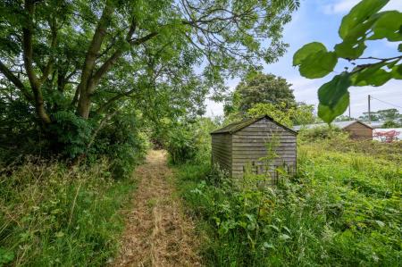 3 bedroom Detached bungalow for sale in Bratoft, Skegness, PE24