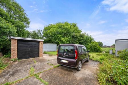 3 bedroom Detached bungalow for sale in Bratoft, Skegness, PE24