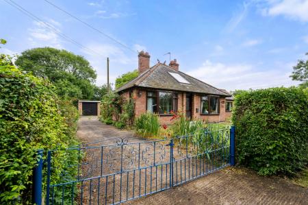 3 bedroom Detached bungalow for sale in Bratoft, Skegness, PE24