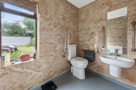 3 bedroom Detached bungalow for sale in Bratoft, Skegness, PE24