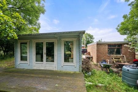 3 bedroom Detached bungalow for sale in Bratoft, Skegness, PE24