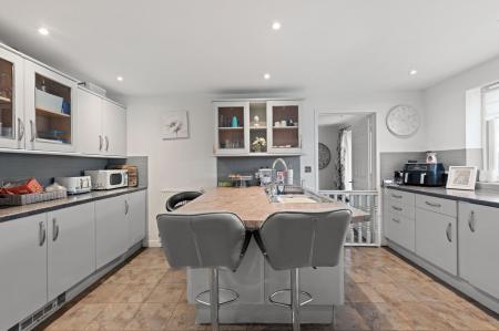 5 bedroom Detached house for sale in High Street, Ingoldmells, PE25