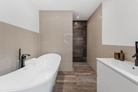 4 bedroom Bungalow for sale in Hoylake Drive, Skegness, PE25