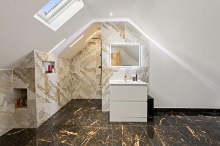 4 bedroom Bungalow for sale in Hoylake Drive, Skegness, PE25