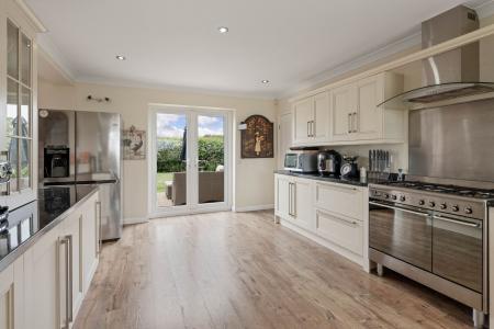 6 bedroom Detached house for sale in Low Road, Friskney, PE22