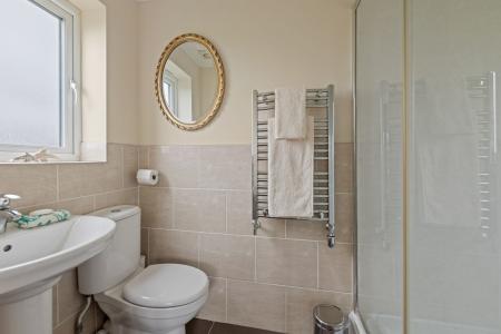 6 bedroom Detached house for sale in Low Road, Friskney, PE22