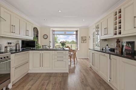 6 bedroom Detached house for sale in Low Road, Friskney, PE22