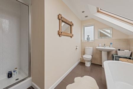 6 bedroom Detached house for sale in Low Road, Friskney, PE22