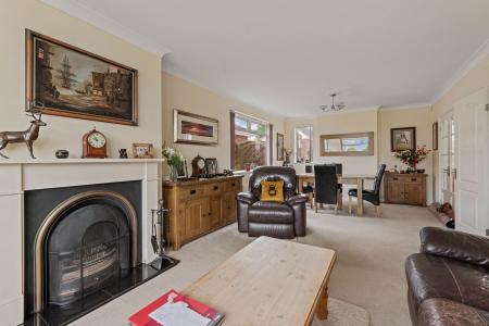 6 bedroom Detached house for sale in Low Road, Friskney, PE22