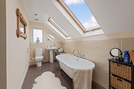 6 bedroom Detached house for sale in Low Road, Friskney, PE22