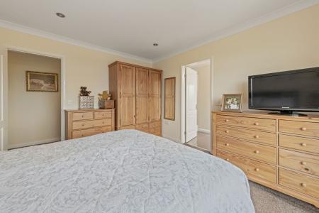 6 bedroom Detached house for sale in Low Road, Friskney, PE22