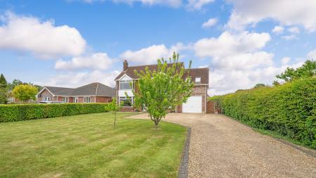 6 bedroom Detached house for sale in Low Road, Friskney, PE22