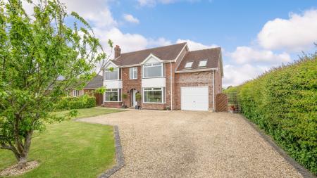 6 bedroom Detached house for sale in Low Road, Friskney, PE22