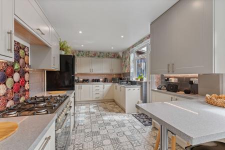 6 bedroom Detached house for sale in Glentworth Crescent, Skegness, PE25