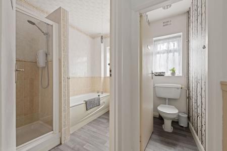 6 bedroom Detached house for sale in Glentworth Crescent, Skegness, PE25