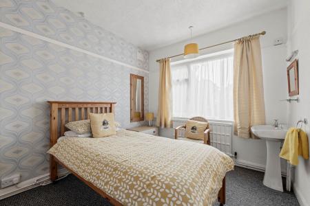 6 bedroom Detached house for sale in Glentworth Crescent, Skegness, PE25