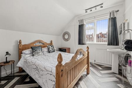 6 bedroom Detached house for sale in Glentworth Crescent, Skegness, PE25