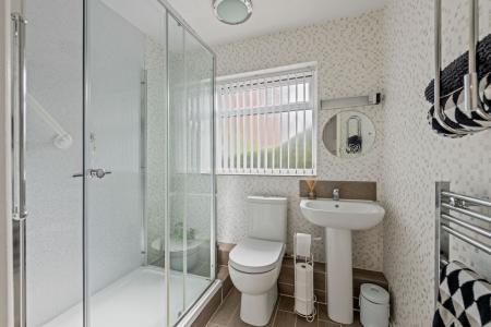 6 bedroom Detached house for sale in Glentworth Crescent, Skegness, PE25