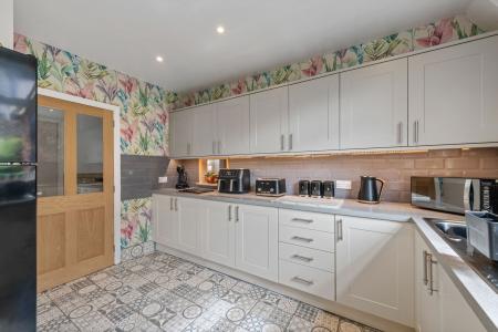 6 bedroom Detached house for sale in Glentworth Crescent, Skegness, PE25