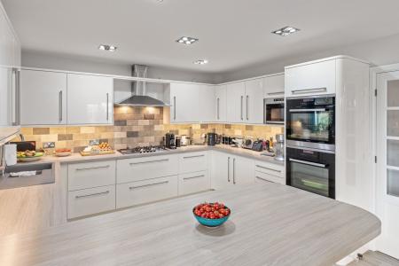 4 bedroom Detached house for sale in Station Road, Burgh Le Marsh, PE24