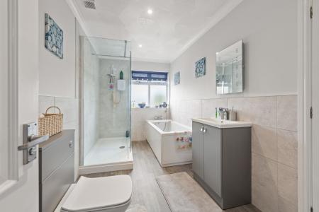 4 bedroom Detached house for sale in Station Road, Burgh Le Marsh, PE24