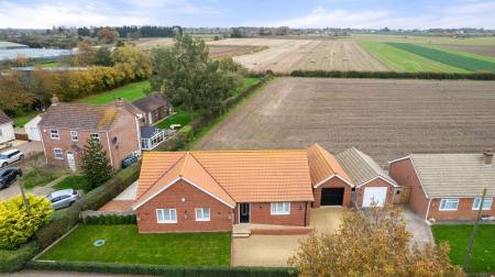 3 bedroom Detached bungalow for sale in Church Road, Friskney, PE22