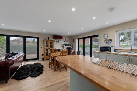 3 bedroom Detached bungalow for sale in Church Road, Friskney, PE22