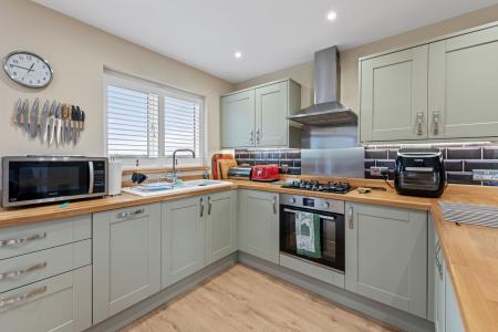 3 bedroom Detached bungalow for sale in Church Road, Friskney, PE22