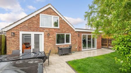 4 bedroom Detached bungalow for sale in Seacroft Road, Mablethorpe, LN12
