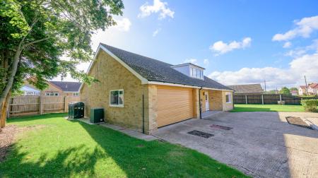 3 bedroom Detached bungalow for sale in Washdyke Lane, Mumby, LN13