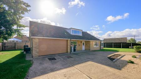 3 bedroom Detached bungalow for sale in Washdyke Lane, Mumby, LN13