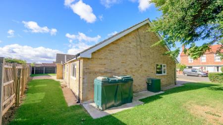 3 bedroom Detached bungalow for sale in Washdyke Lane, Mumby, LN13
