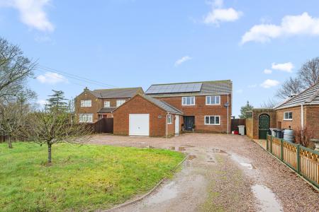 5 bedroom Detached house for sale in Chapel Lane, Friskney, PE22