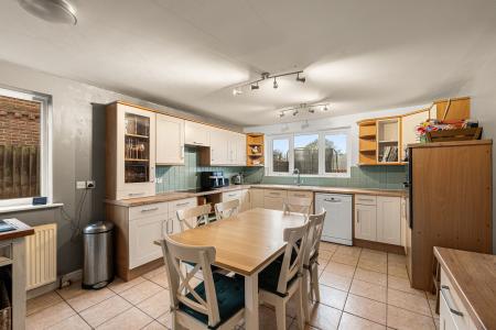 5 bedroom Detached house for sale in Chapel Lane, Friskney, PE22