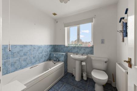 5 bedroom Detached house for sale in Chapel Lane, Friskney, PE22