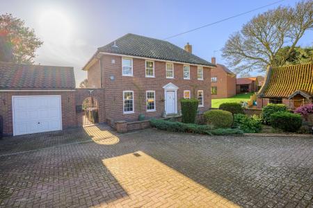 4 bedroom Detached house for sale in High Street, Burgh Le Marsh, PE24