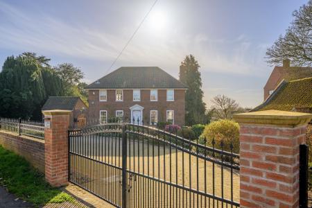 4 bedroom Detached house for sale in High Street, Burgh Le Marsh, PE24