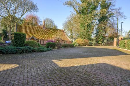 4 bedroom Detached house for sale in High Street, Burgh Le Marsh, PE24