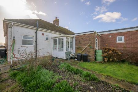 2 bedroom Semi-detached bungalow for sale in Croft Bank, Croft, PE24