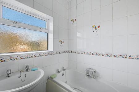 2 bedroom Semi-detached bungalow for sale in Croft Bank, Croft, PE24